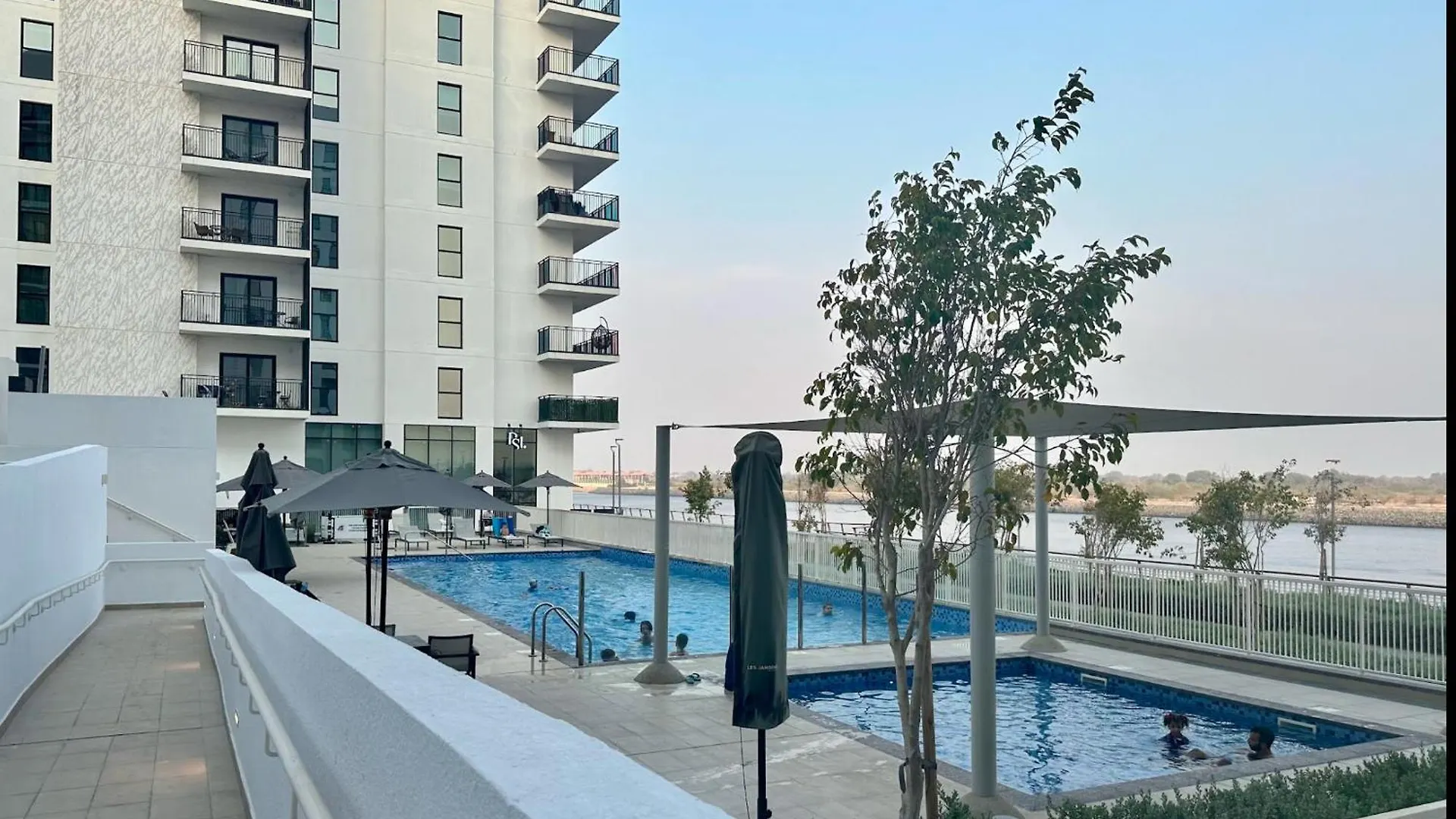 Romantic Studio In Yas Canal View location